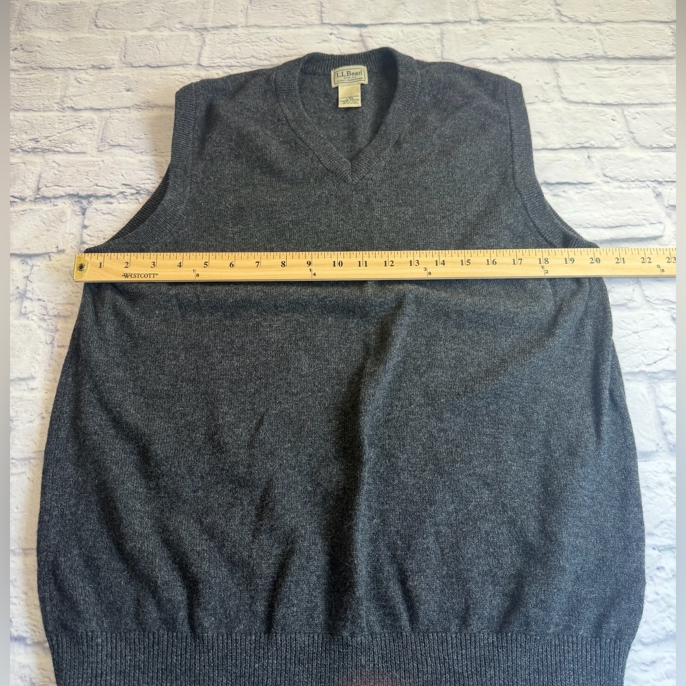L.L. Bean Men's Charcoal V-Neck Sweater Vest. Lambs Wool. Luxe. Size Large. - Picture 3 of 7